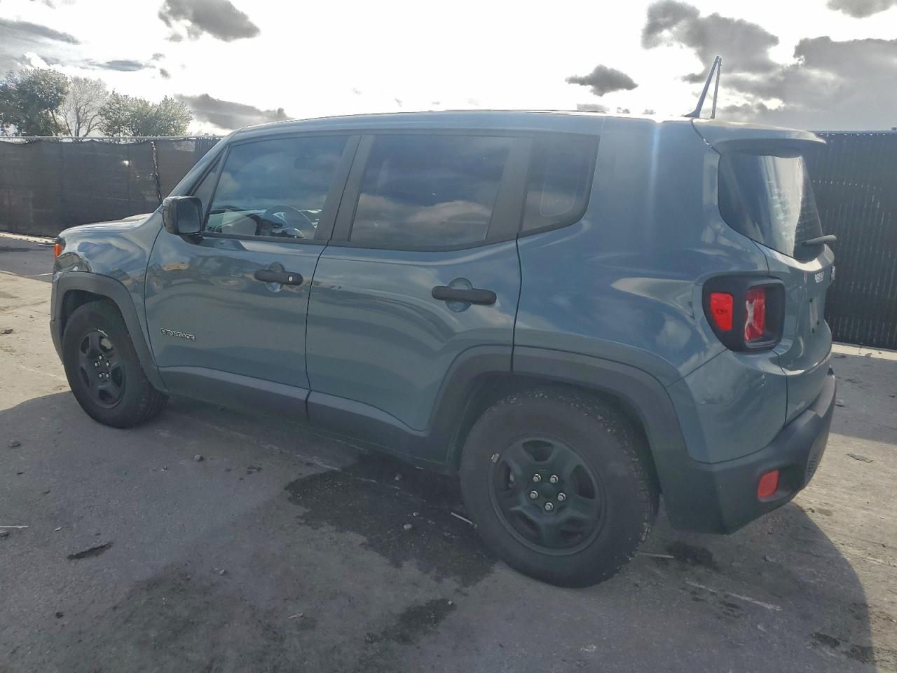 2017 JEEP RENEGADE SPORT photo 2