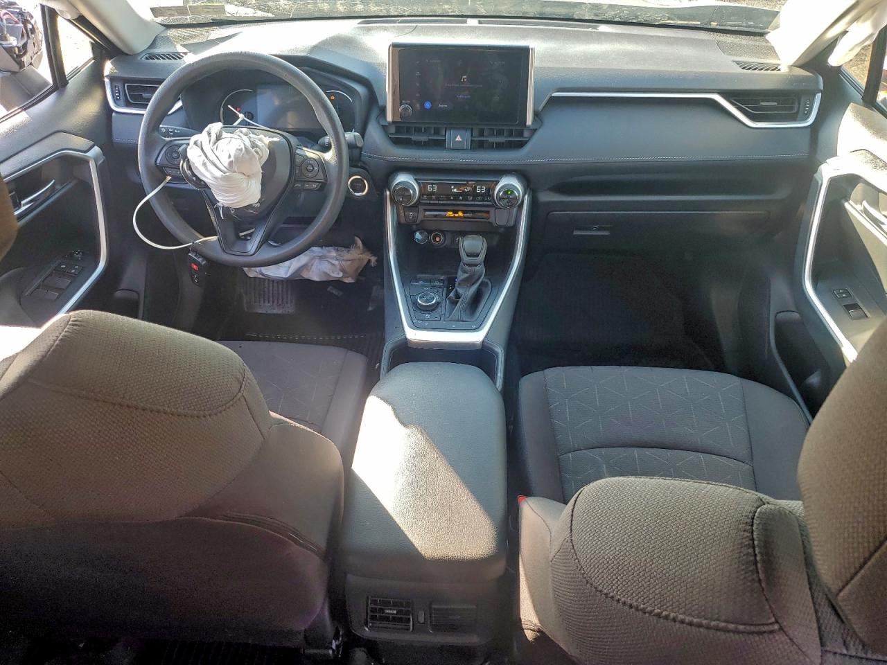 2025 TOYOTA RAV4 XLE photo 8