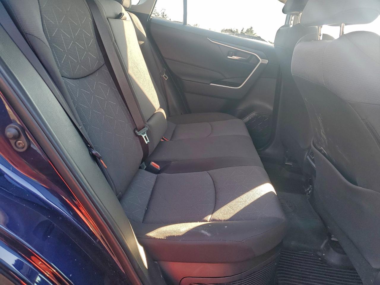 2025 TOYOTA RAV4 XLE photo 11