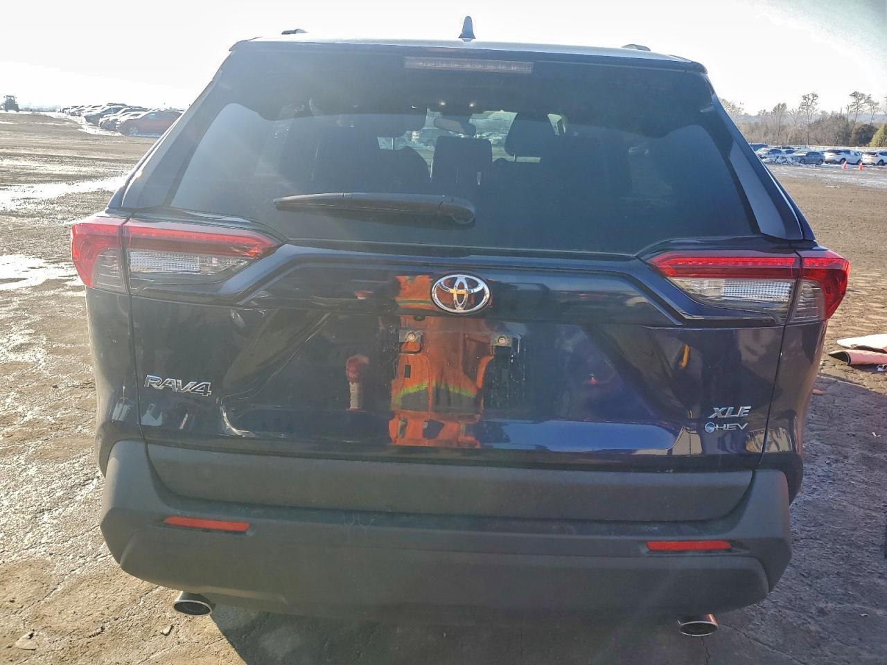 2025 TOYOTA RAV4 XLE photo 6