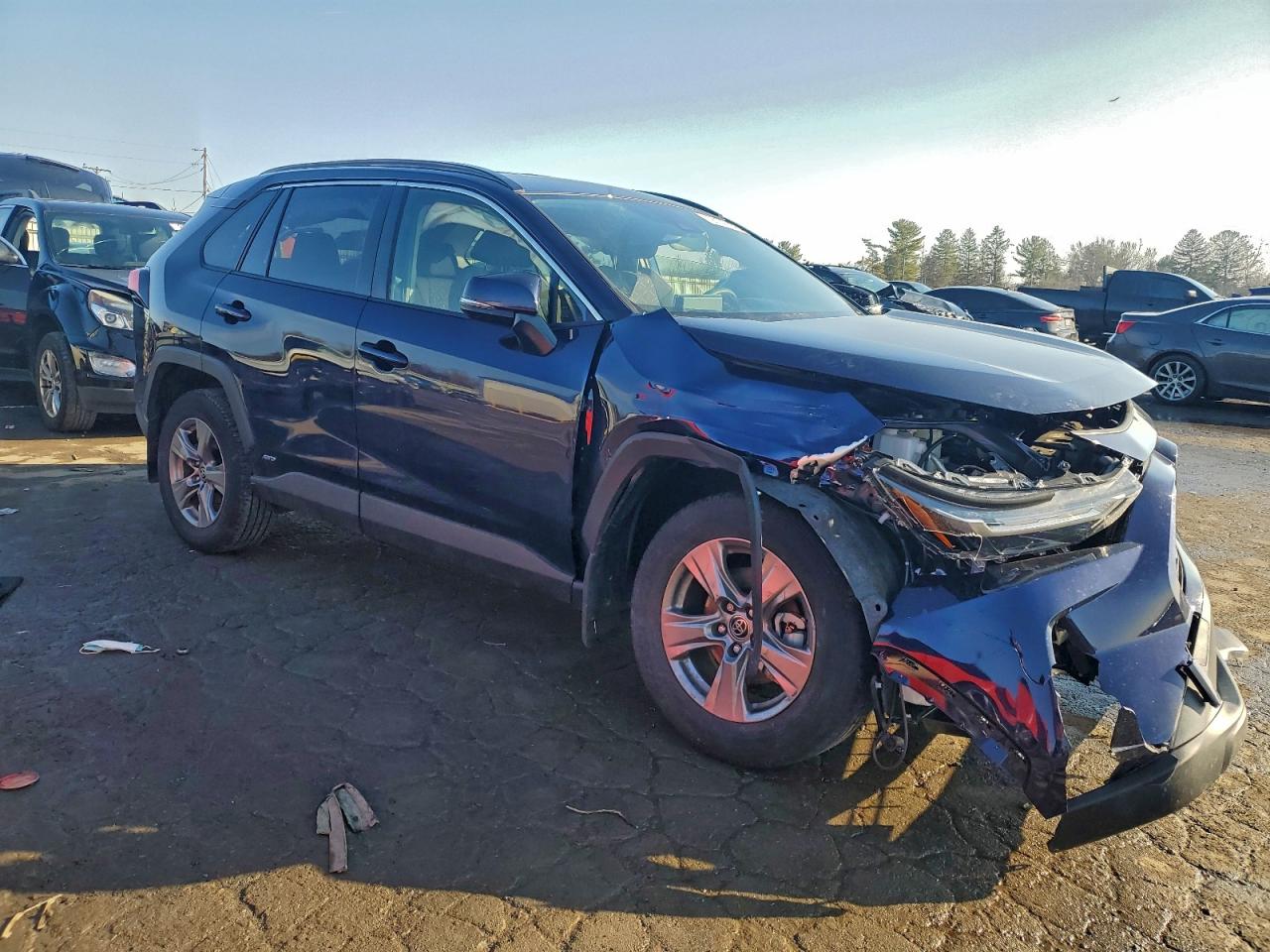 2025 TOYOTA RAV4 XLE photo 4