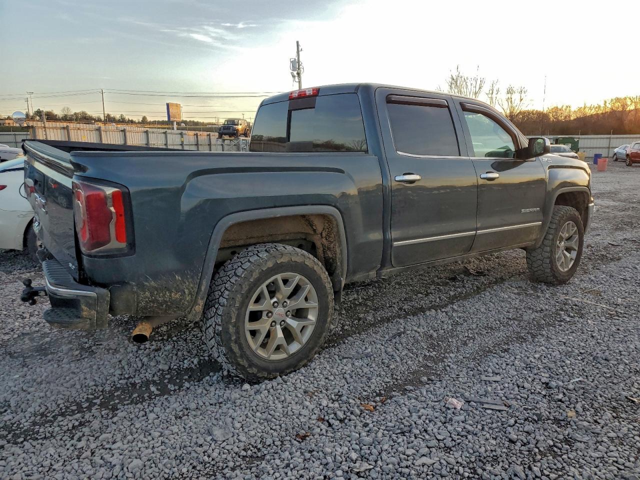 2017 GMC SIERRA K1500 SLT photo 3