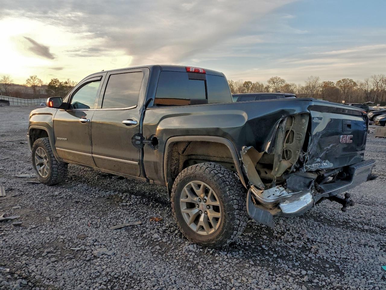 2017 GMC SIERRA K1500 SLT photo 2