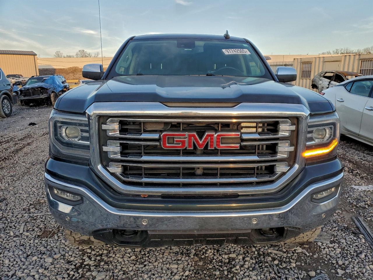 2017 GMC SIERRA K1500 SLT photo 5
