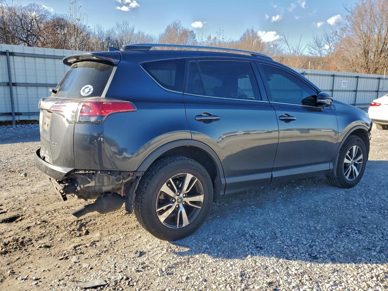 2017 TOYOTA RAV4 XLE photo 3