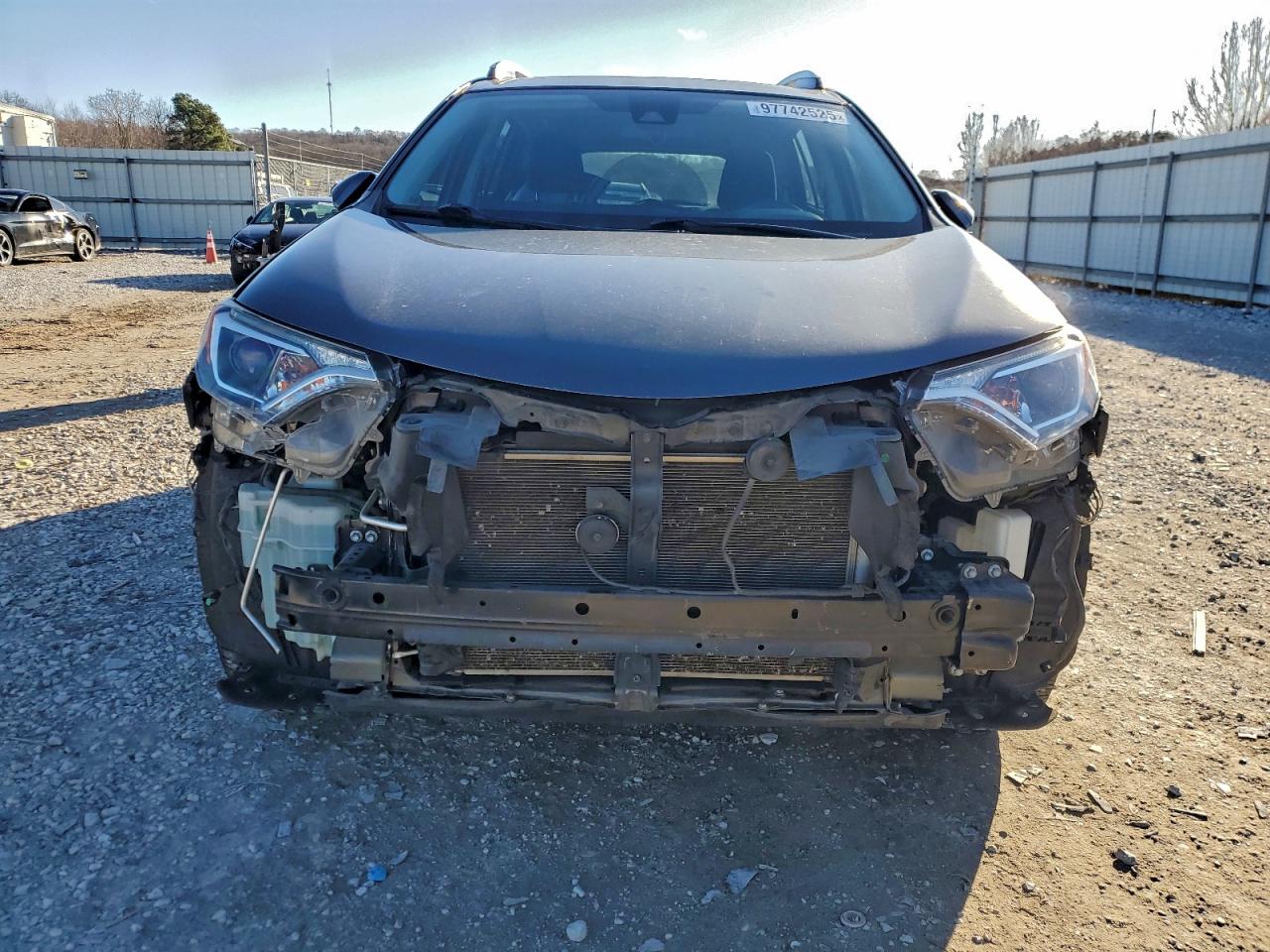 2017 TOYOTA RAV4 XLE photo 5