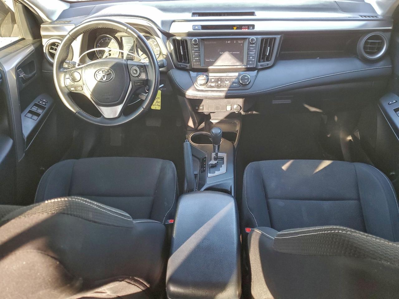 2017 TOYOTA RAV4 XLE photo 8