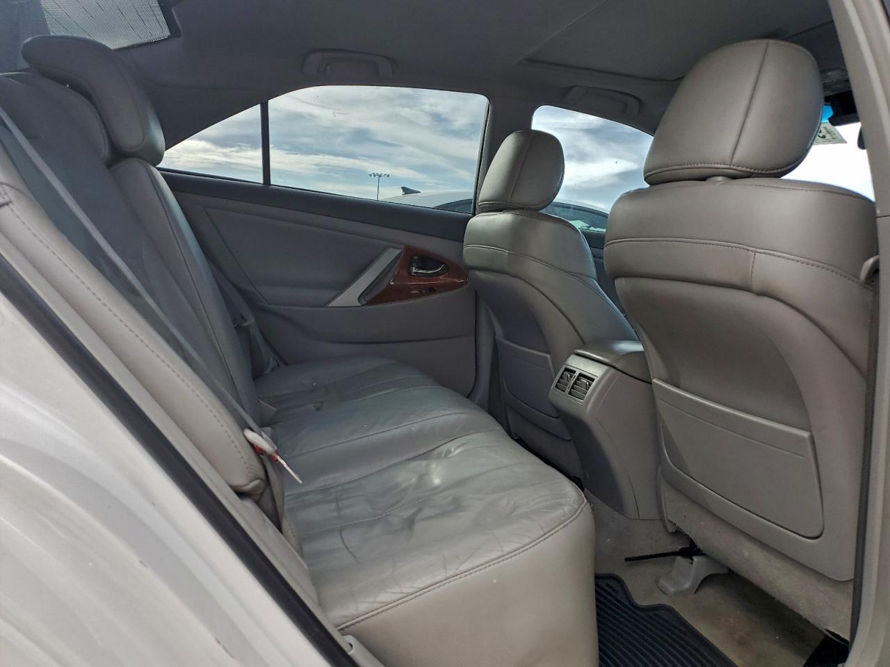 2011 TOYOTA CAMRY BASE photo 10