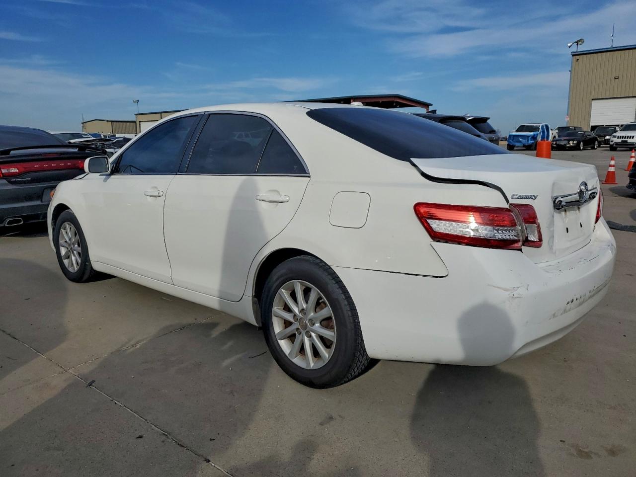 2011 TOYOTA CAMRY BASE photo 2