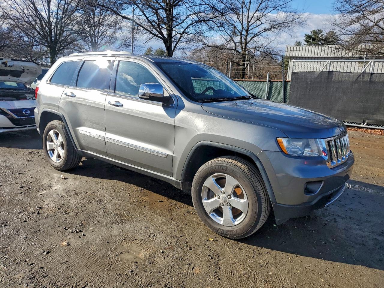 2011 JEEP GRAND CHEROKEE OVERLAND photo 4