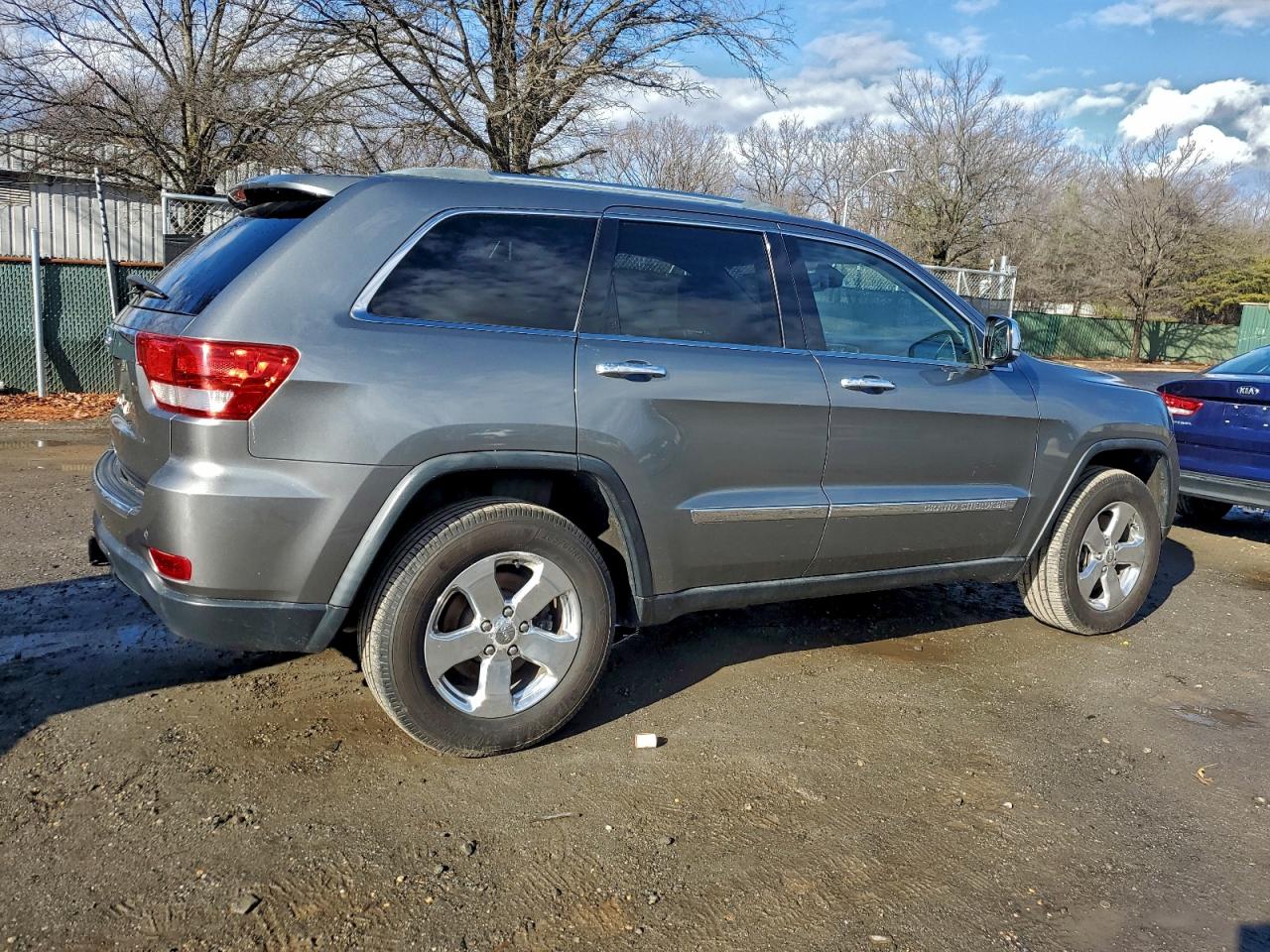 2011 JEEP GRAND CHEROKEE OVERLAND photo 3