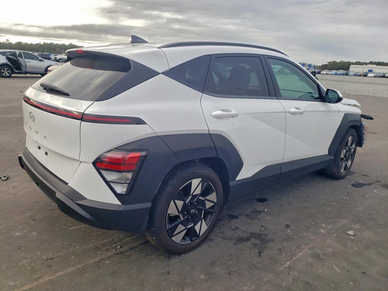 2025 HYUNDAI KONA SEL photo 3