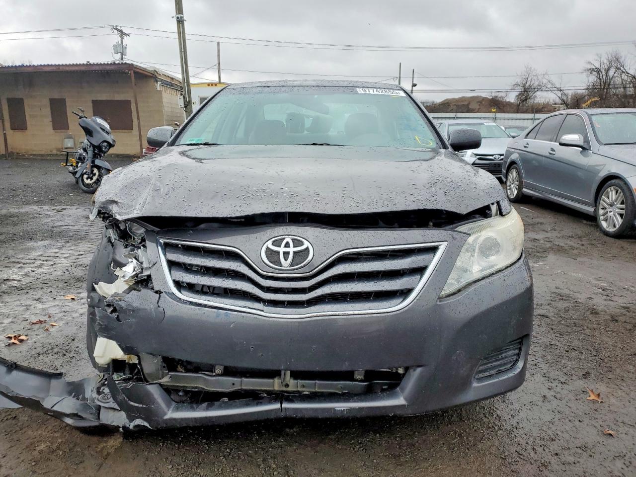 2011 TOYOTA CAMRY BASE photo 5
