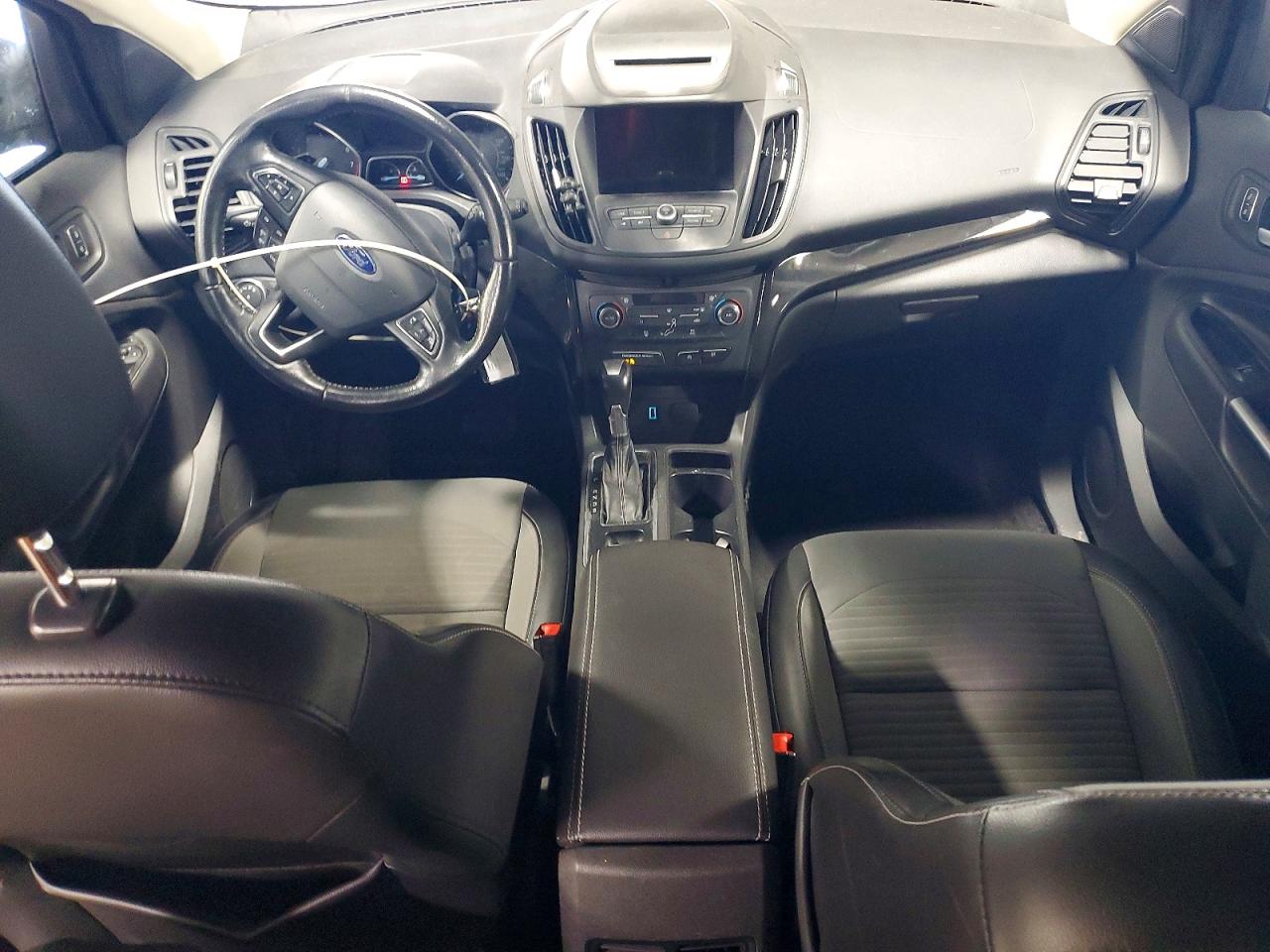2017 FORD ESCAPE SE photo 8