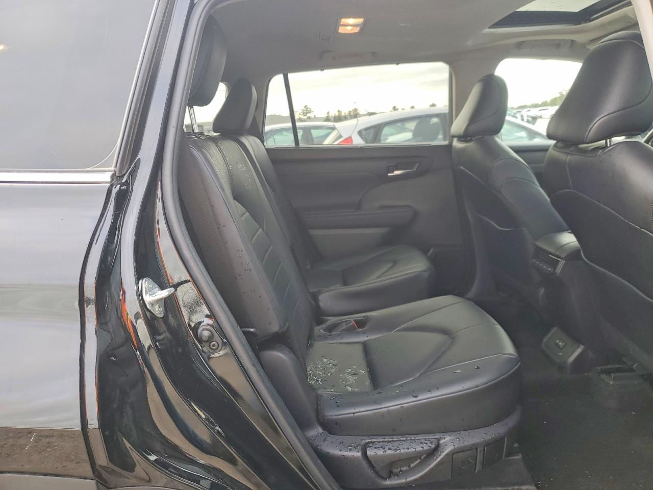 2024 TOYOTA HIGHLANDER LE photo 11