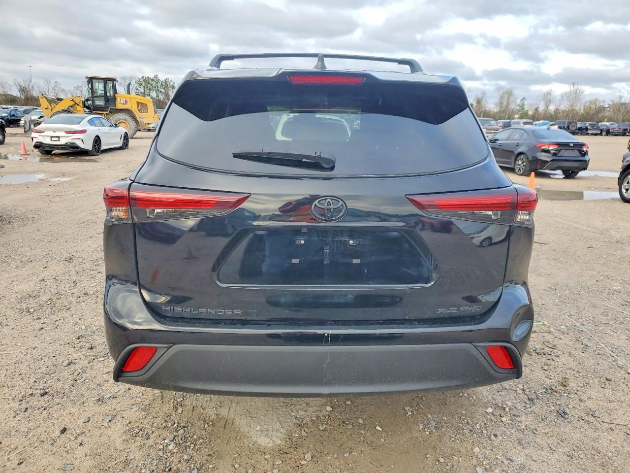 2024 TOYOTA HIGHLANDER LE photo 6