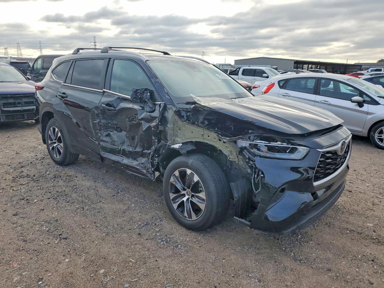 2024 TOYOTA HIGHLANDER LE photo 4