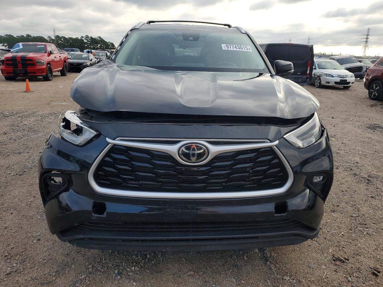 2024 TOYOTA HIGHLANDER LE photo 5