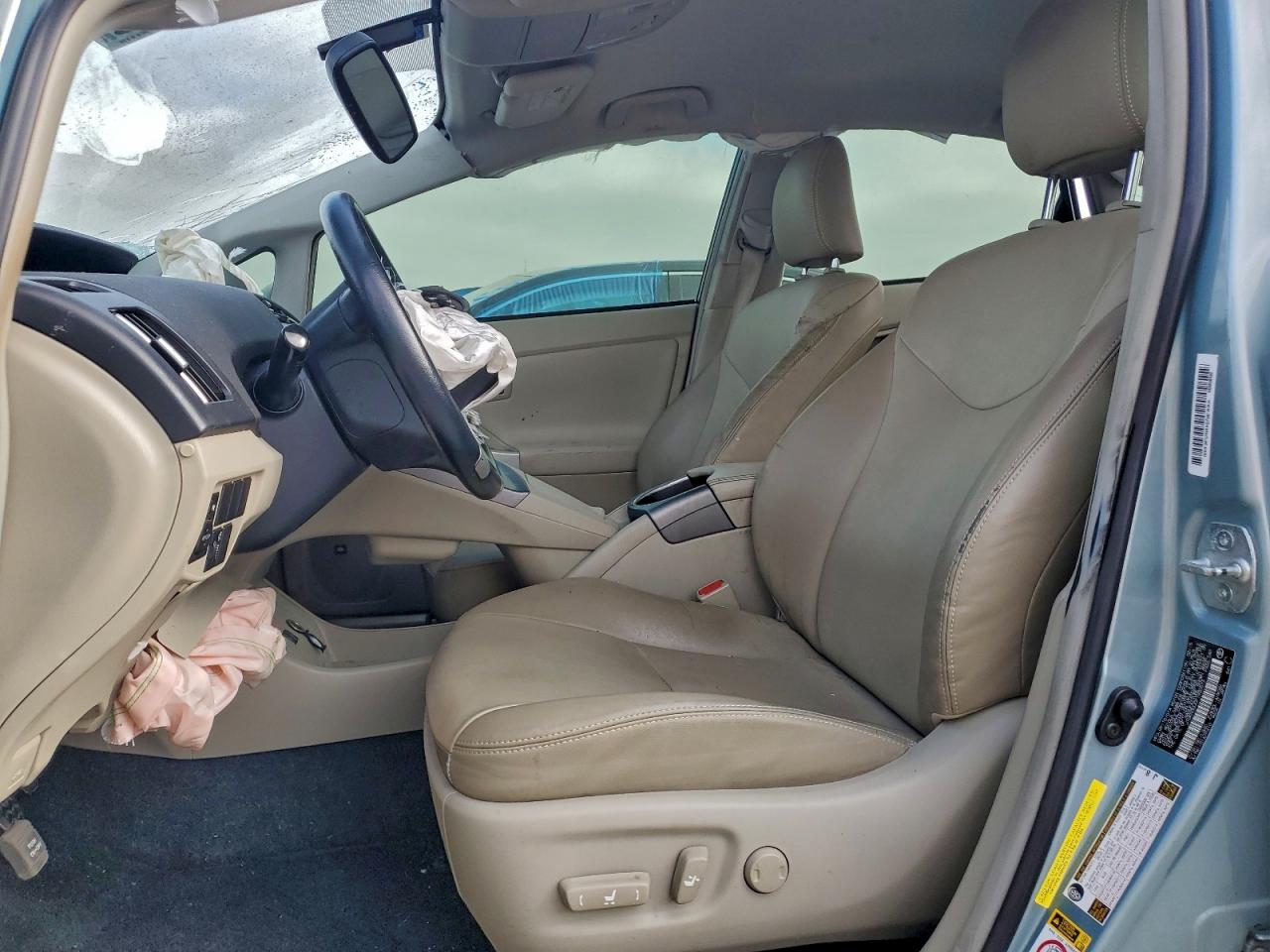 2015 TOYOTA PRIUS photo 13