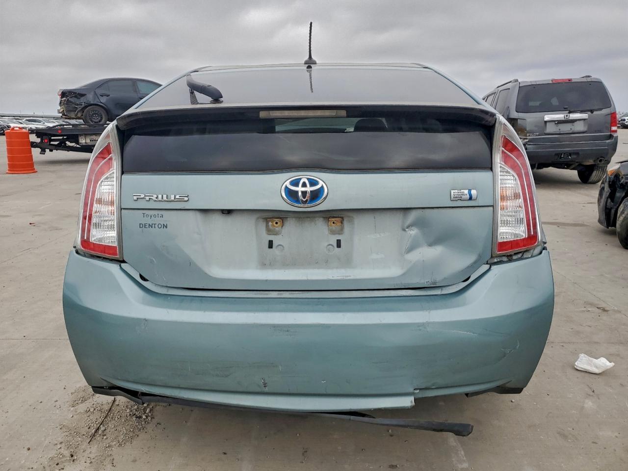 2015 TOYOTA PRIUS photo 11