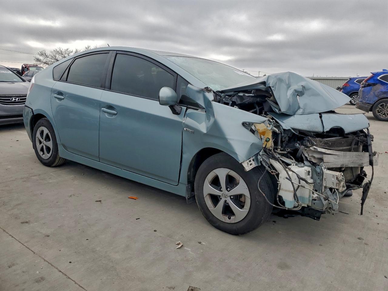 2015 TOYOTA PRIUS photo 7