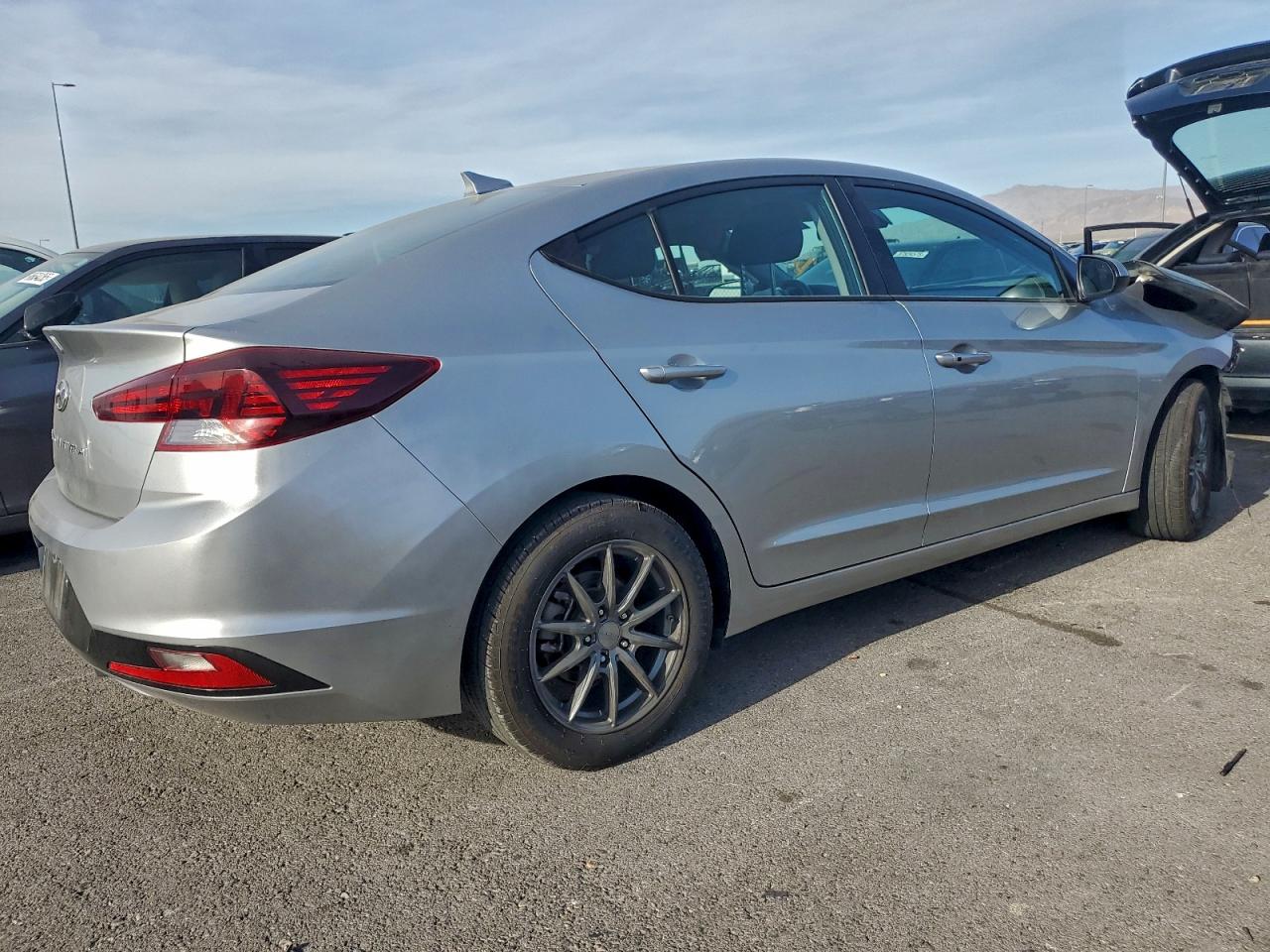 2020 HYUNDAI ELANTRA SEL photo 3