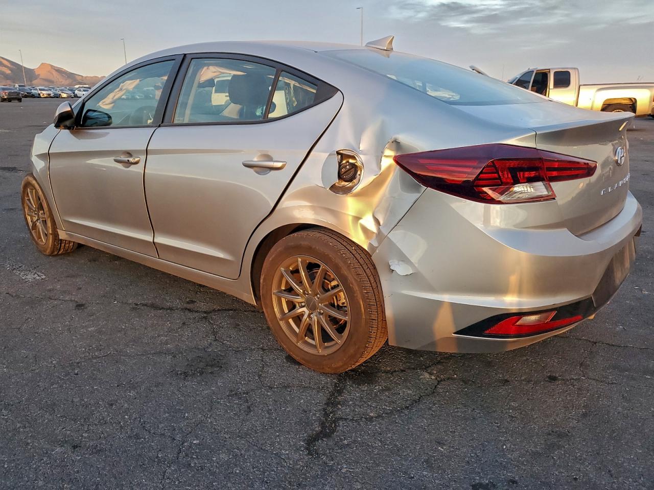 2020 HYUNDAI ELANTRA SEL photo 2