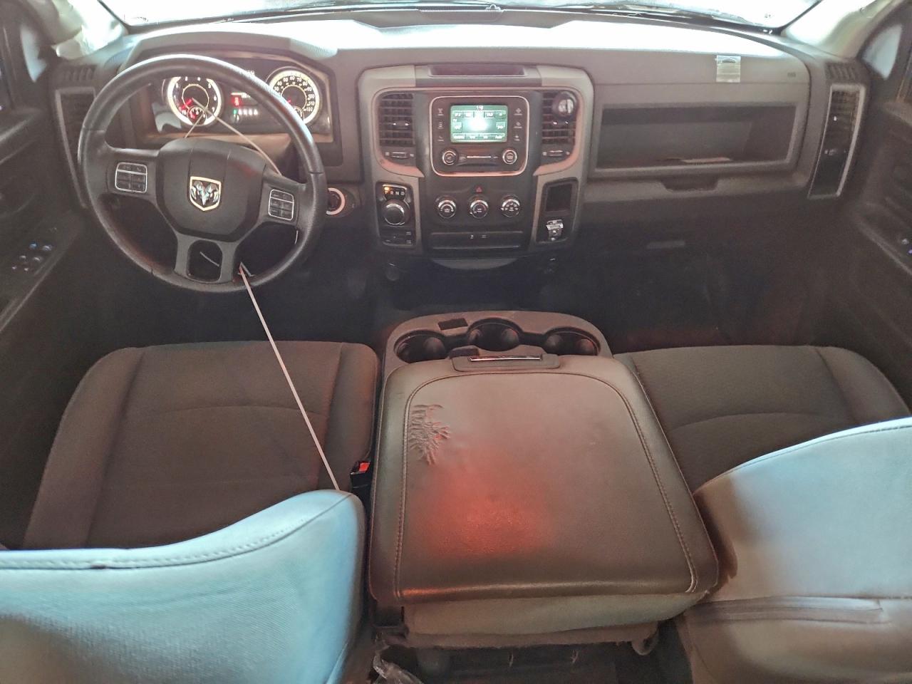 2016 RAM 1500 ST photo 8