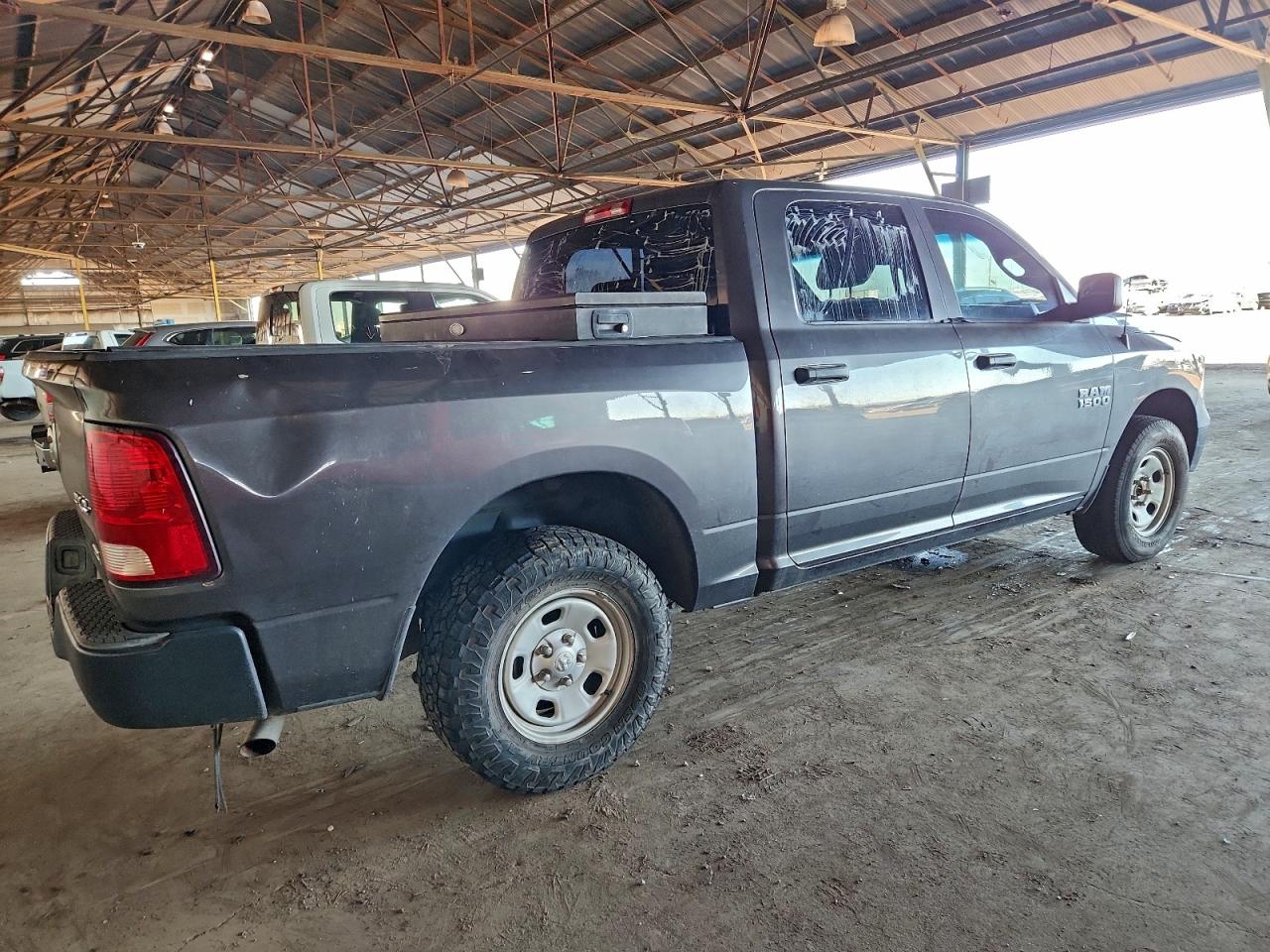 2016 RAM 1500 ST photo 3