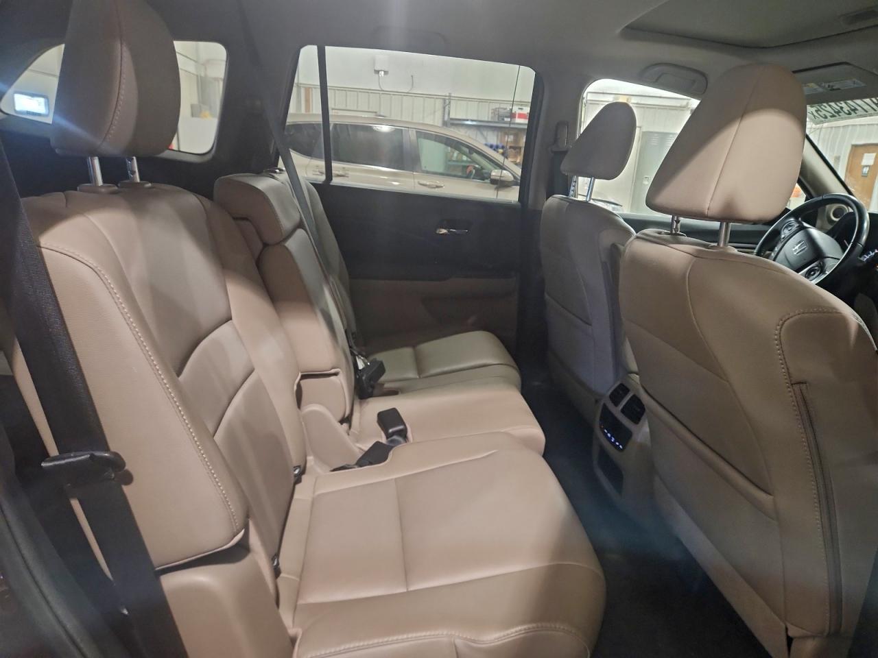 2016 HONDA PILOT EXL photo 11