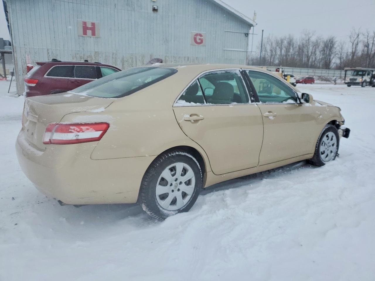2010 TOYOTA CAMRY BASE photo 3