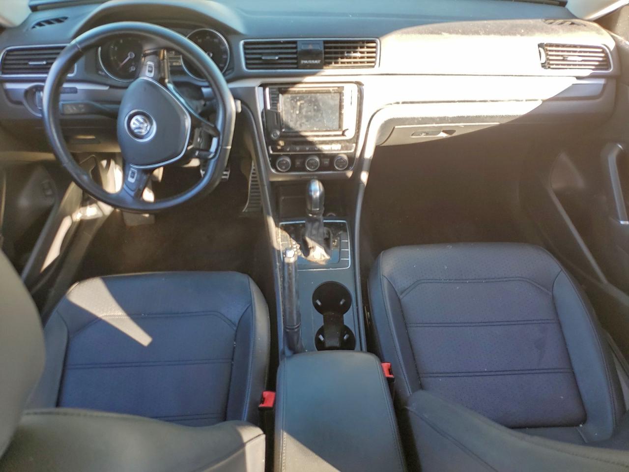 2018 VOLKSWAGEN PASSAT S photo 8