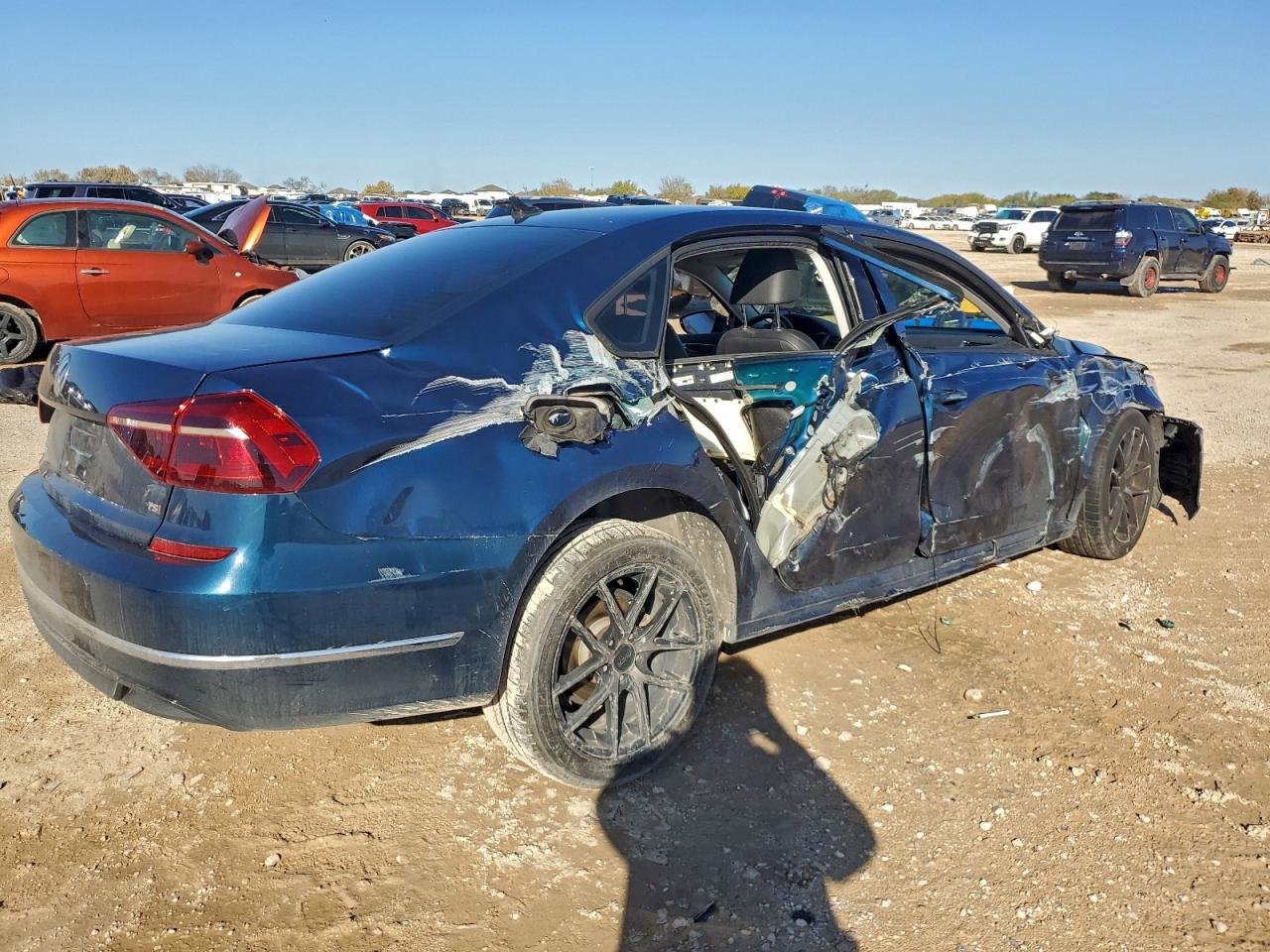 2018 VOLKSWAGEN PASSAT S photo 3