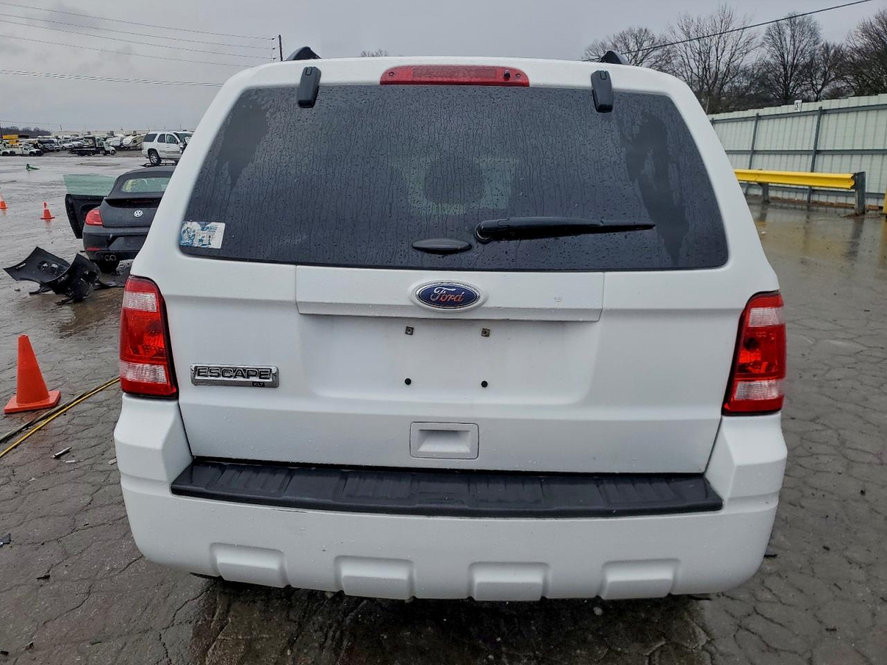 2011 FORD ESCAPE XLT photo 6
