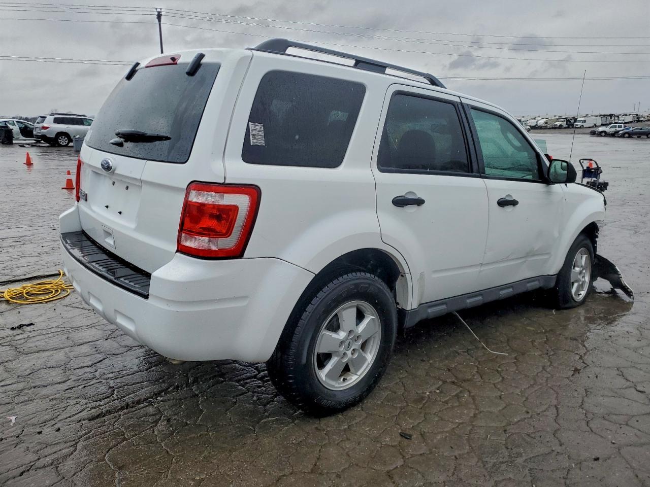 2011 FORD ESCAPE XLT photo 3