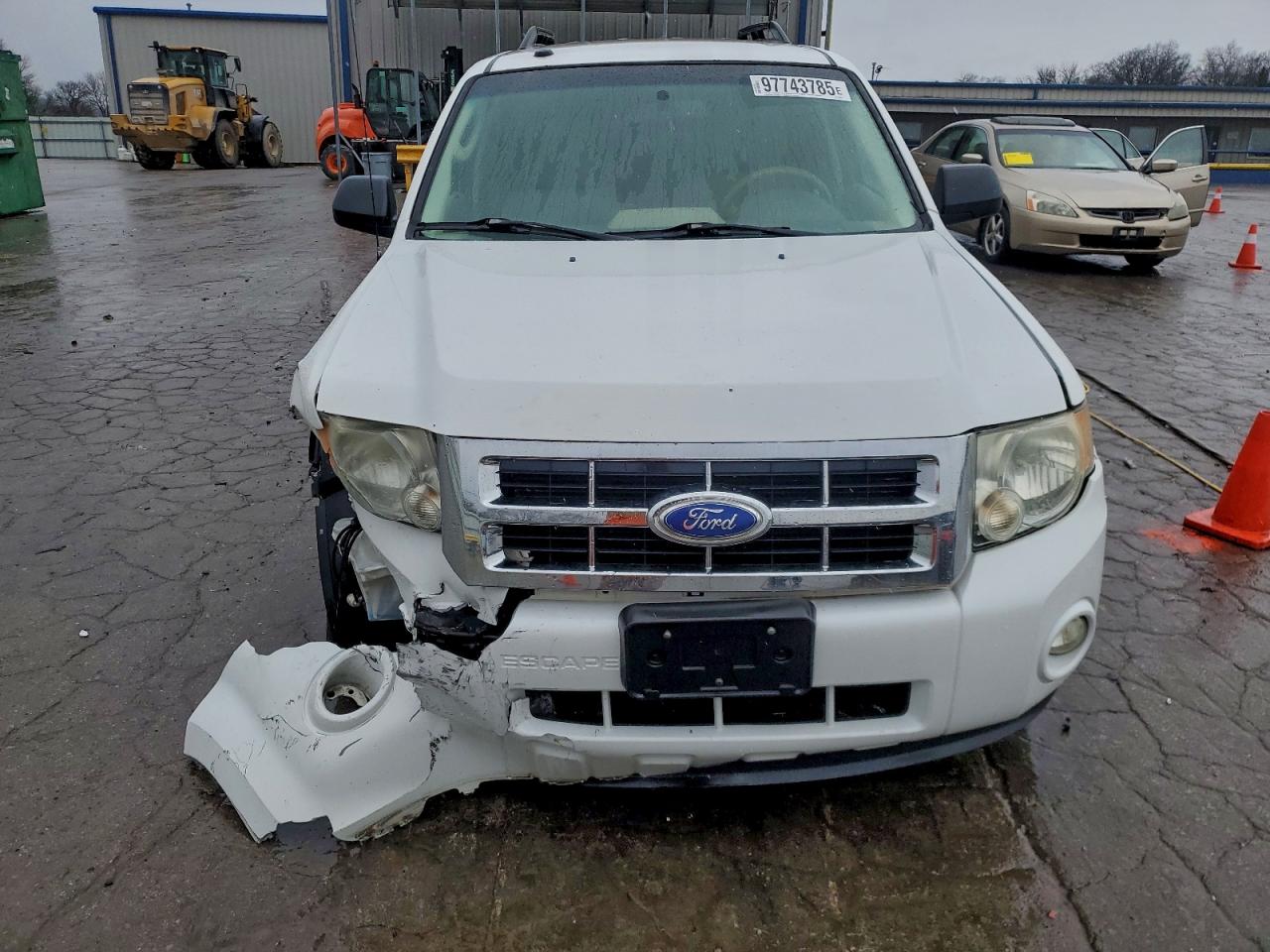 2011 FORD ESCAPE XLT photo 5