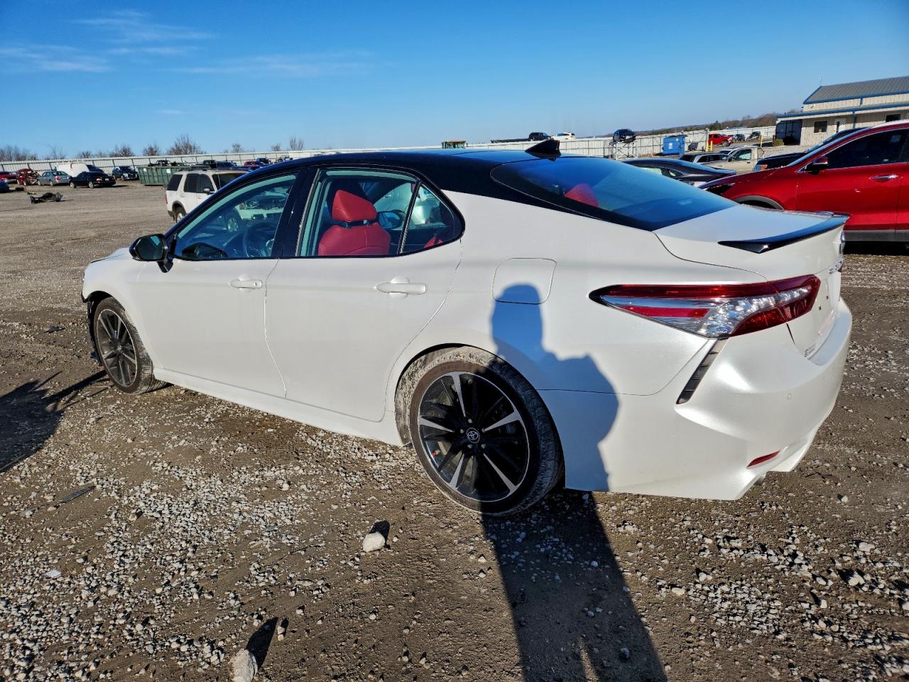 2019 TOYOTA CAMRY XSE photo 3