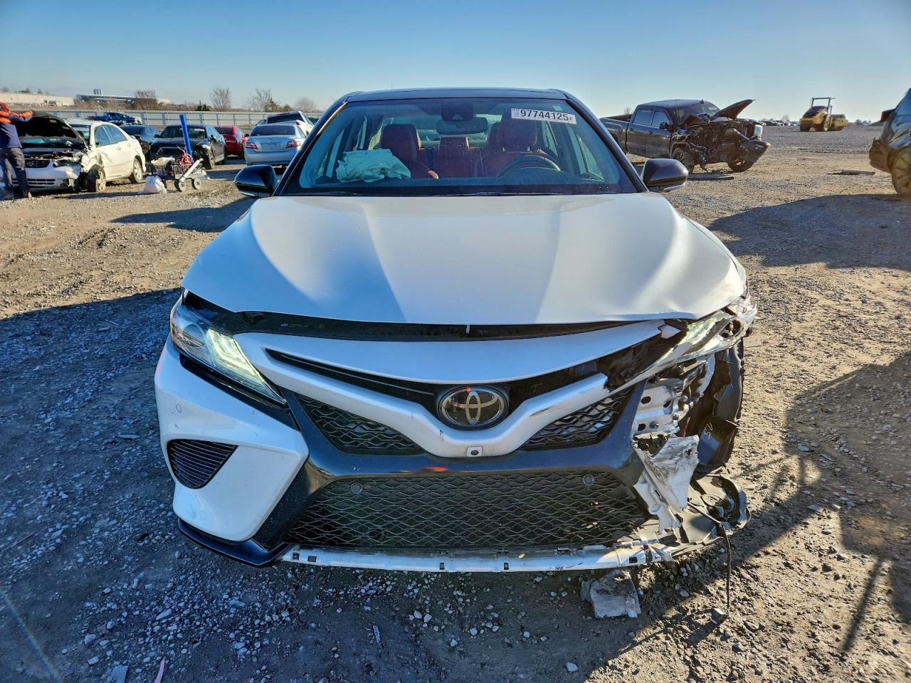2019 TOYOTA CAMRY XSE photo 9