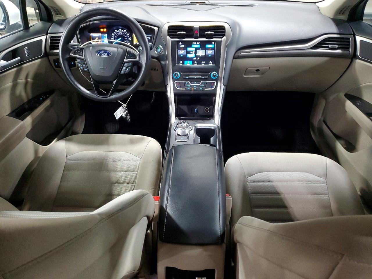 2018 FORD FUSION SE photo 8