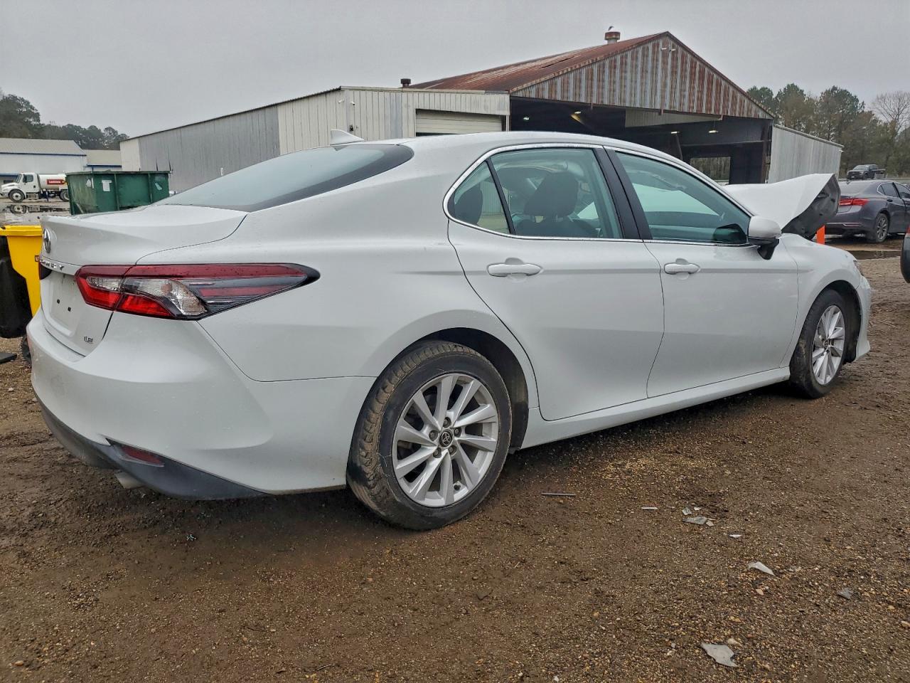 2022 TOYOTA CAMRY LE photo 3