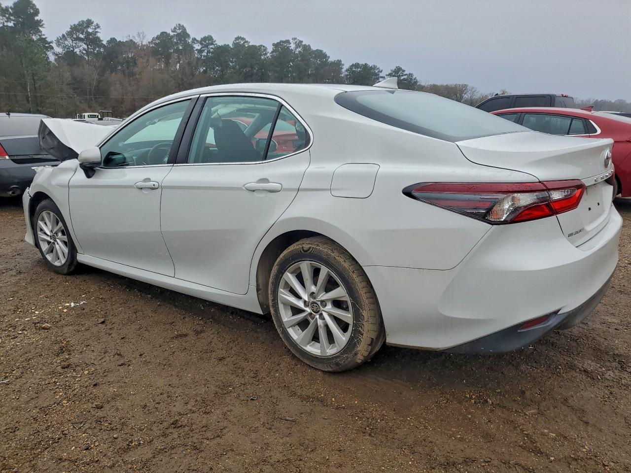 2022 TOYOTA CAMRY LE photo 2