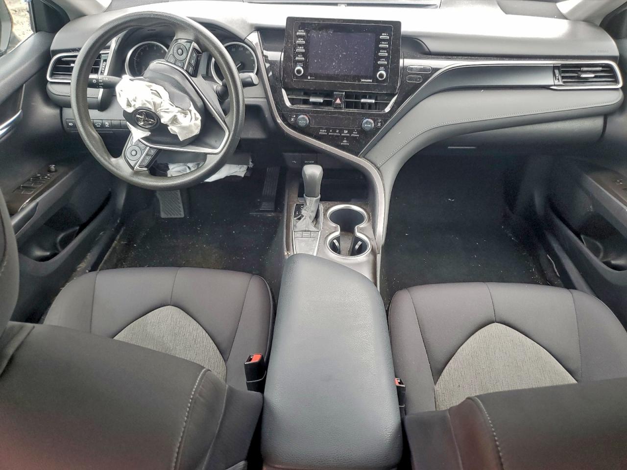 2022 TOYOTA CAMRY LE photo 8