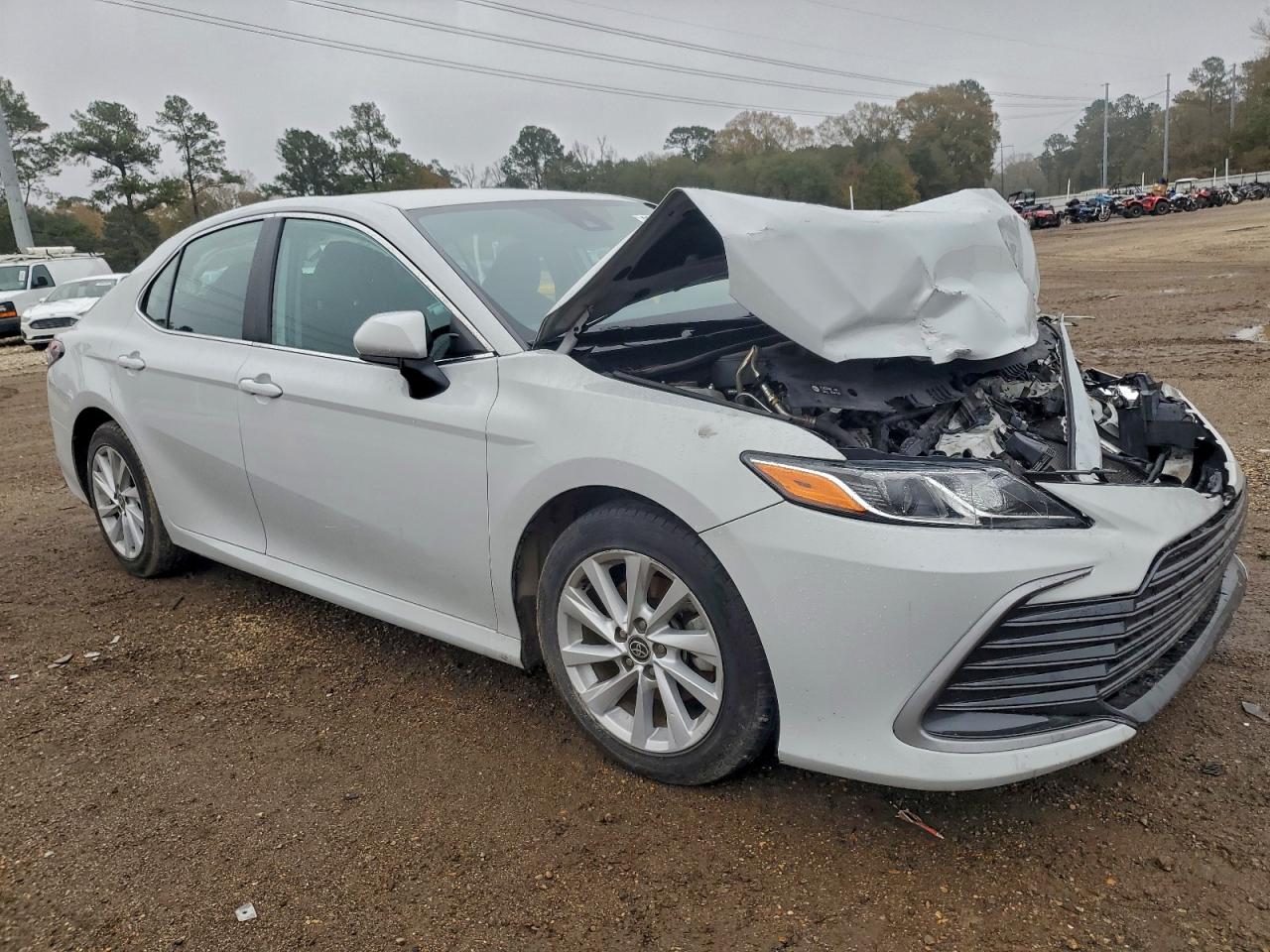 2022 TOYOTA CAMRY LE photo 4