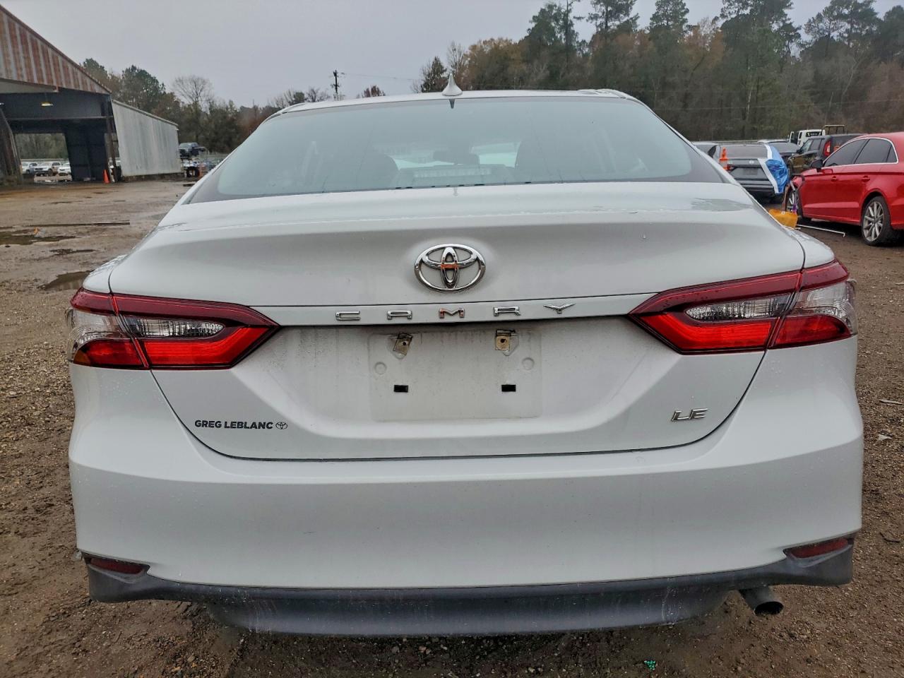 2022 TOYOTA CAMRY LE photo 6