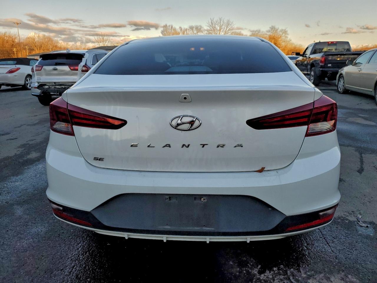 2020 HYUNDAI ELANTRA SE photo 6