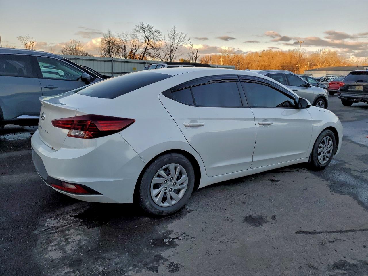 2020 HYUNDAI ELANTRA SE photo 3