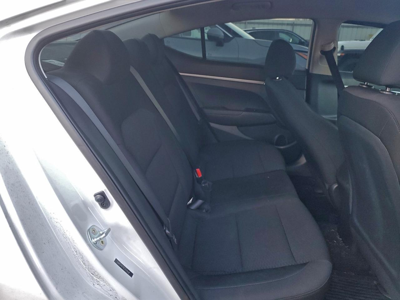 2020 HYUNDAI ELANTRA SE photo 10