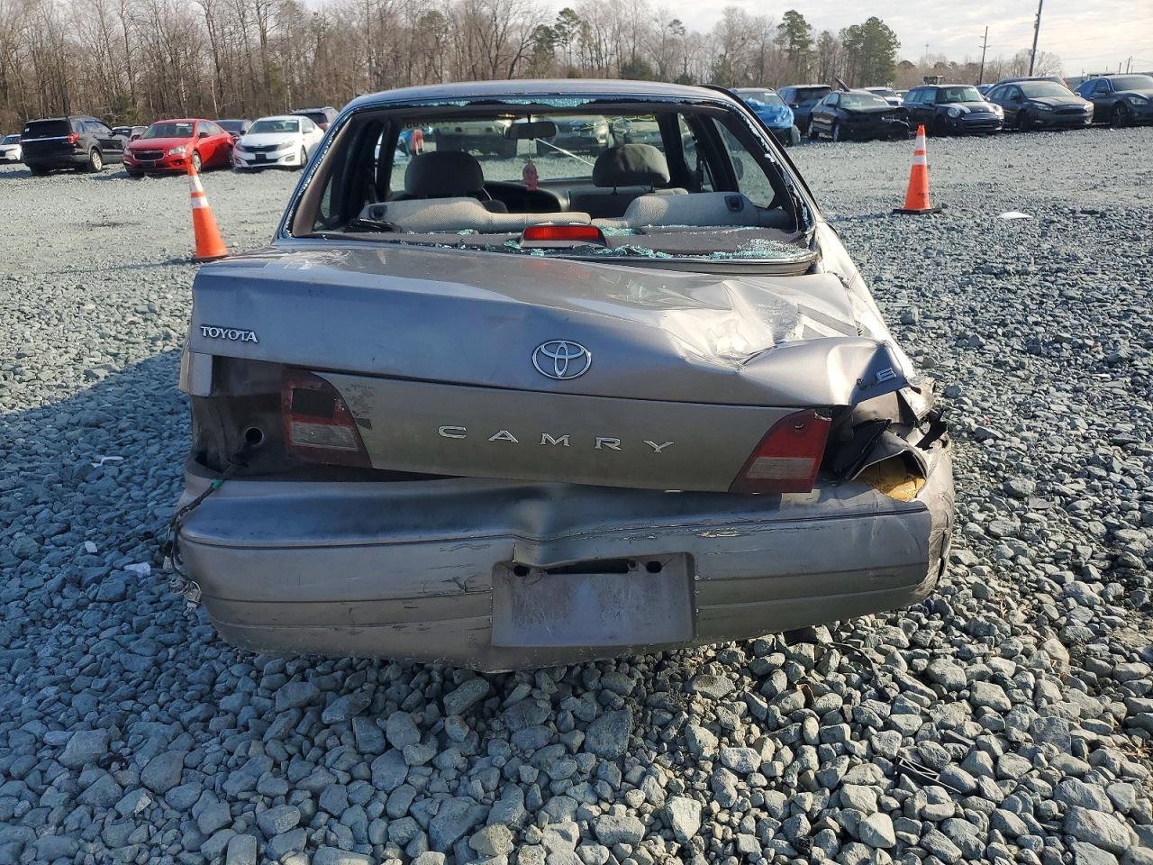 1996 TOYOTA CAMRY DX photo 6