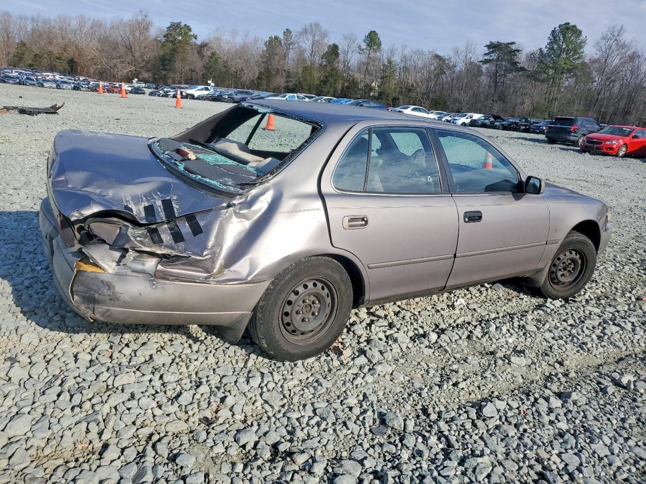1996 TOYOTA CAMRY DX photo 3