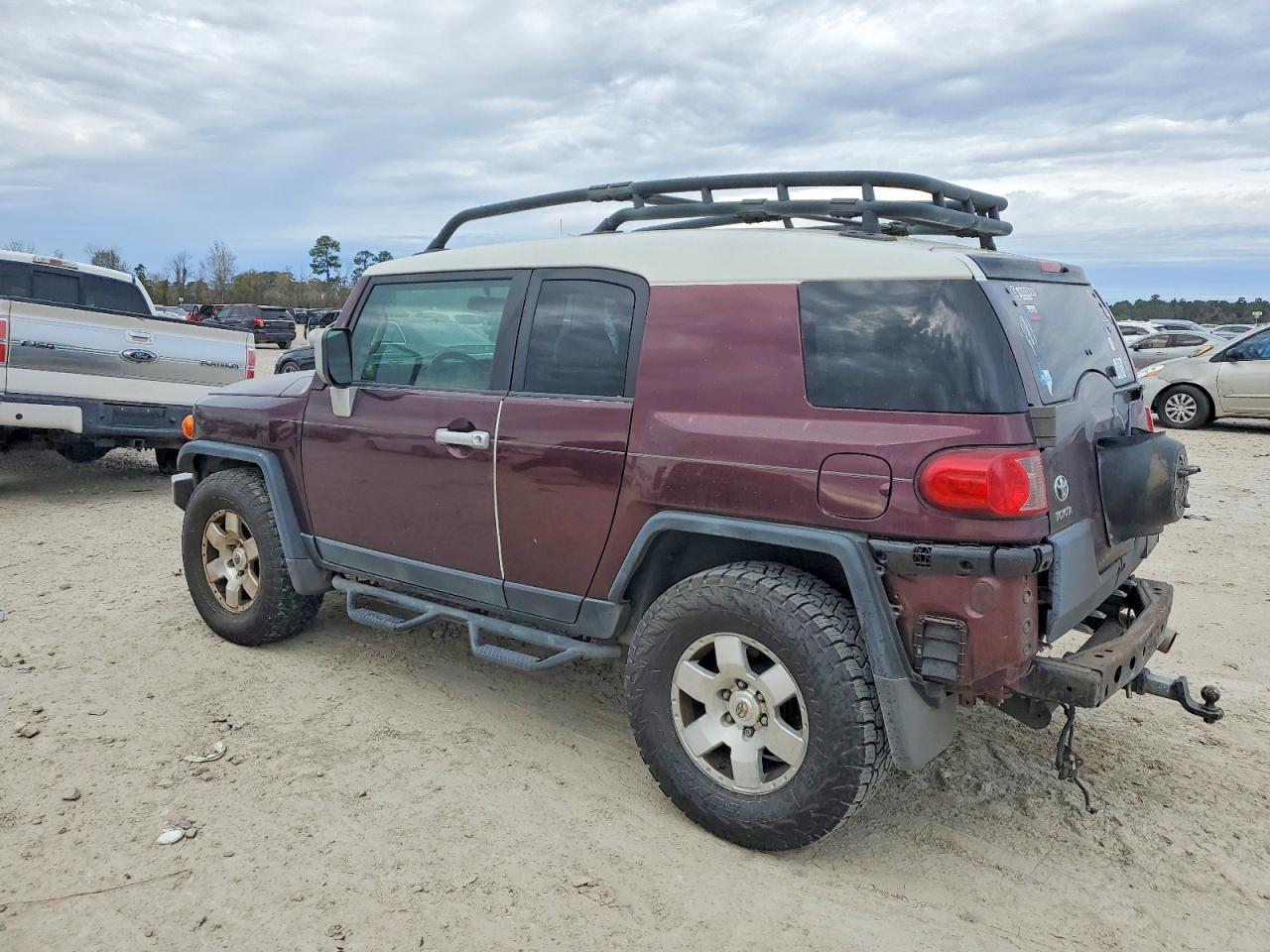 2007 TOYOTA FJ CRUISER photo 2
